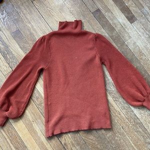 Puff sleeve orange turtleneck